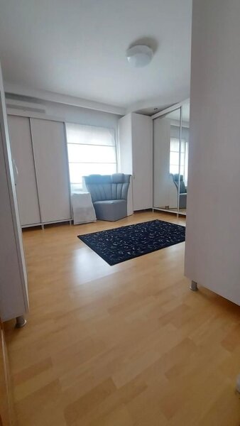 Aparatorii Patriei vila 7camere/ (348util, 500teren, 119ampr.) mp/ 5min.metrou Ap.Patriei