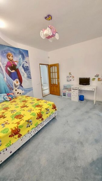 Aparatorii Patriei vila 7camere/ (348util, 500teren, 119ampr.) mp/ 5min.metrou Ap.Patriei