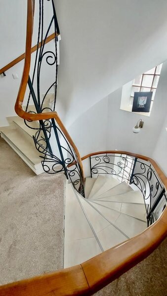 Aparatorii Patriei vila 7camere/ (348util, 500teren, 119ampr.) mp/ 5min.metrou Ap.Patriei